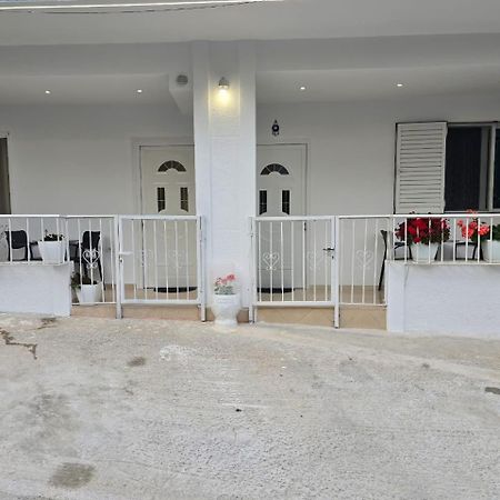 Aila Apartment Sarandë 外观 照片